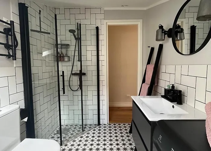 Apartment Entire In The Centre Of